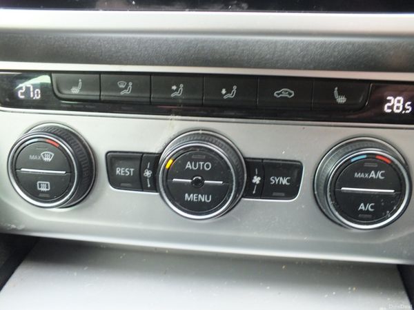 Volkswagen Passat Saloon, Diesel, 2018, Grey