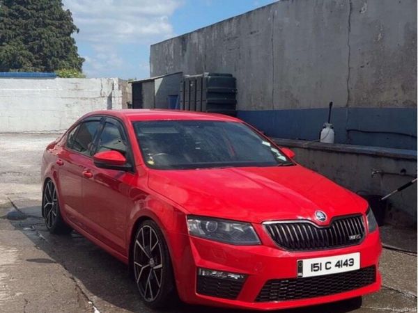 Skoda Octavia Saloon, Diesel, 2015, Red
