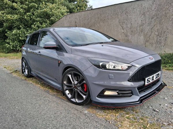 Ford Focus Hatchback, Diesel, 2015, Grey