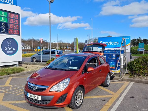 Vauxhall Corsa Hatchback, Diesel, 2011, Orange