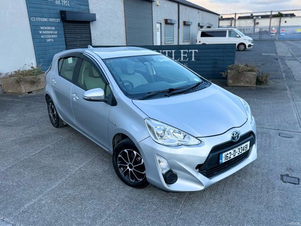 Toyota Aqua Hatchback, Petrol Hybrid, 2016, Silver