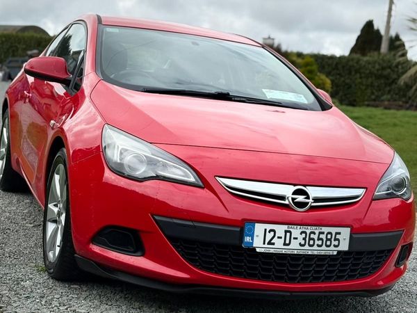 Opel Astra Hatchback, Diesel, 2012, Red