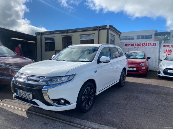 Mitsubishi Outlander SUV, Petrol Plug-in Hybrid, 2016, White