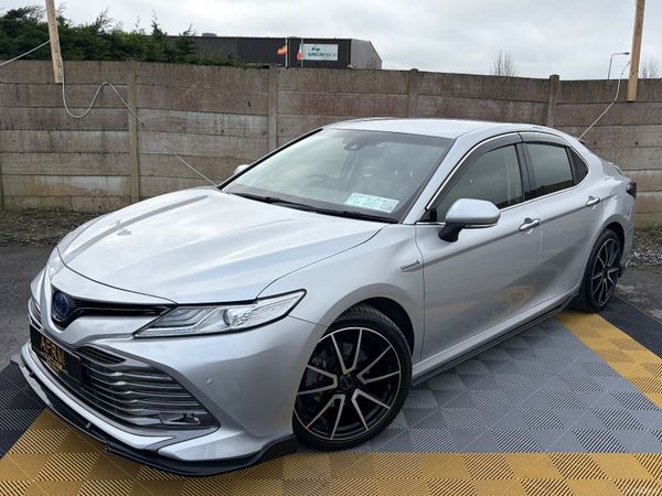 Toyota Camry Saloon, Petrol Hybrid, 2018, Silver