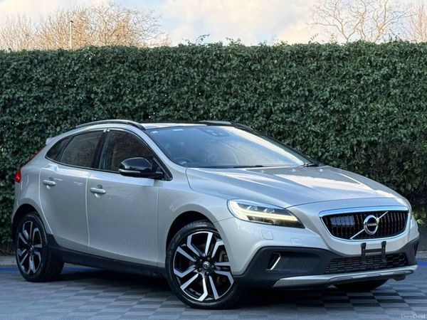 Volvo V40 Estate, Diesel, 2019, Gold