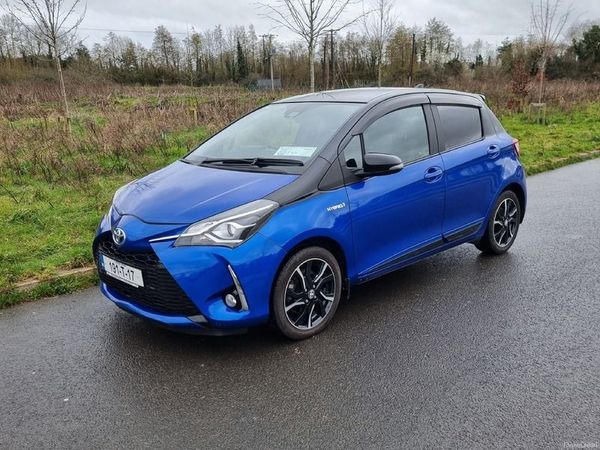Toyota Yaris MPV, Petrol Hybrid, 2019, Blue