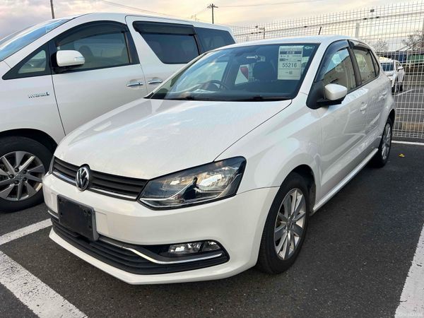 Volkswagen Polo Hatchback, Petrol, 2015, White