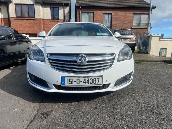 Vauxhall Insignia Hatchback, Diesel, 2015, White
