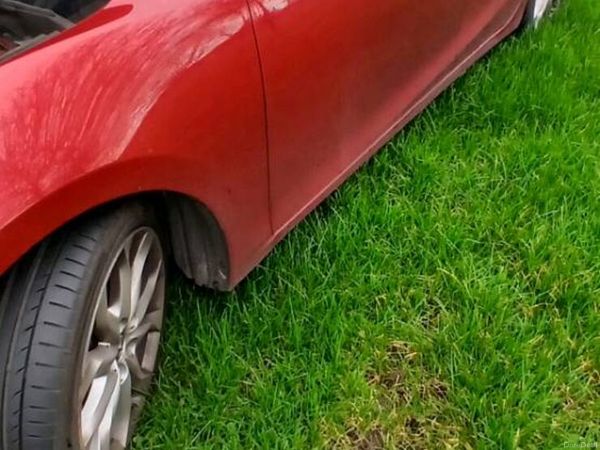 Mazda Mazda3 Hatchback, Diesel, 2014, Red