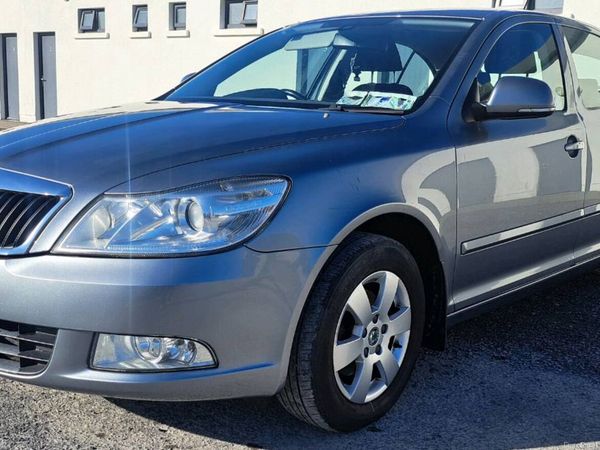 Skoda Octavia Saloon, Diesel, 2012, Grey