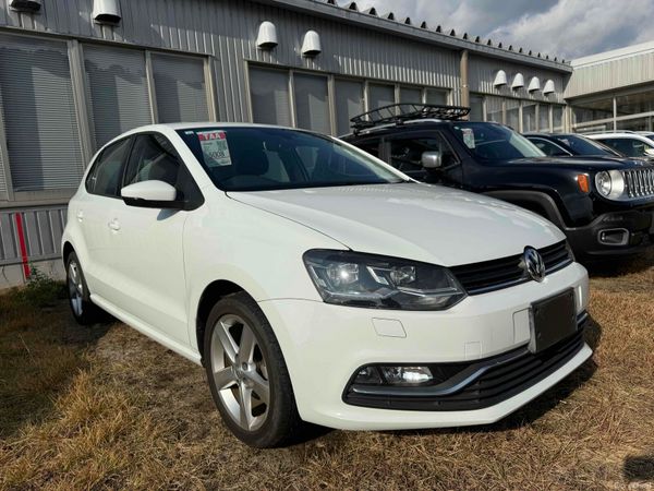 Volkswagen Polo Hatchback, Petrol, 2016, White