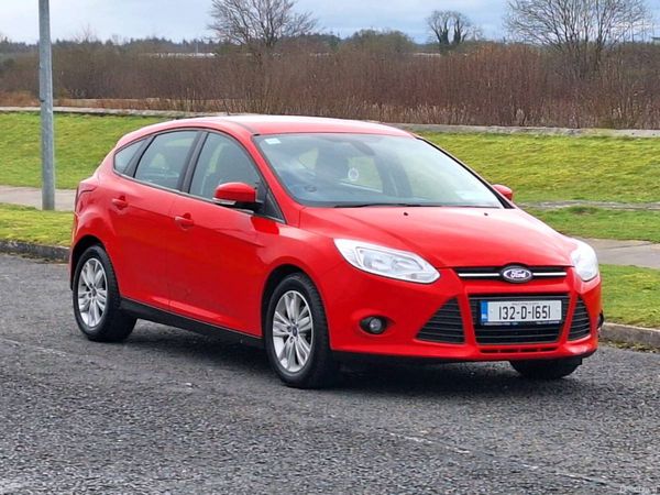 Ford Focus Hatchback, Petrol, 2013, Red