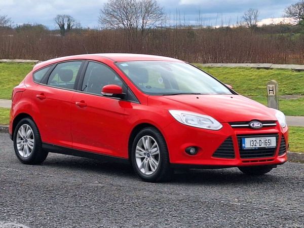 Ford Focus Hatchback, Petrol, 2013, Red