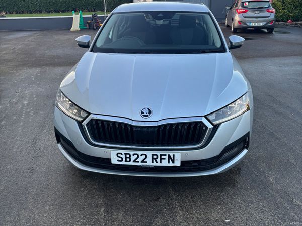 Skoda Octavia Hatchback, Diesel, 2022, Silver