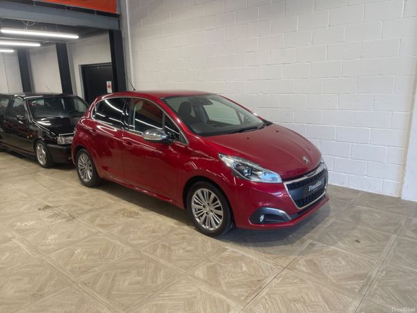 Peugeot 208 Hatchback, Petrol, 2017, Red