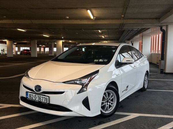 Toyota Prius Hatchback, Petrol Hybrid, 2016, White
