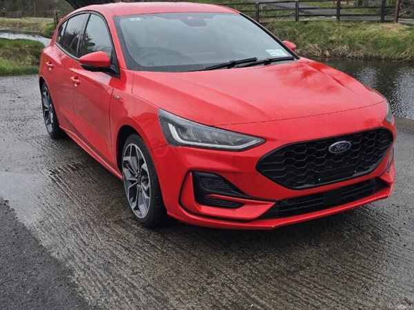 Ford Focus Hatchback, Petrol, 2023, Red