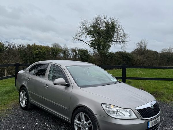 Skoda Octavia Saloon, Diesel, 2011, Beige