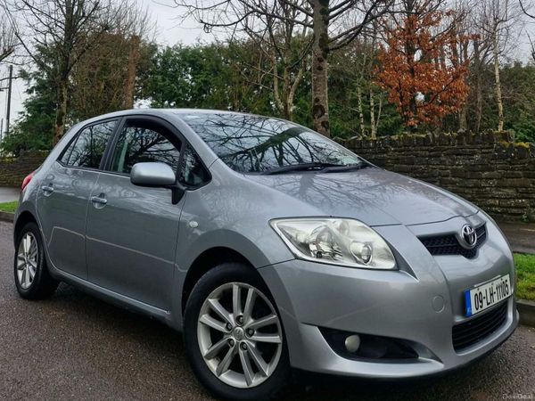 Toyota Auris Hatchback, Diesel, 2009, Silver