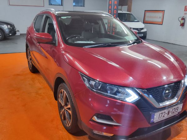 Nissan Qashqai SUV, Diesel, 2017, Red
