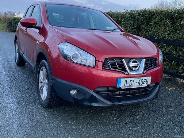 Nissan Qashqai Hatchback, Diesel, 2011, Red