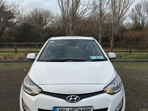 Hyundai i20 Hatchback, Petrol, 2015, White