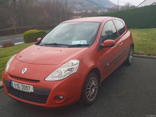 Renault Clio Hatchback, Ethanol Petrol, 2011, Red