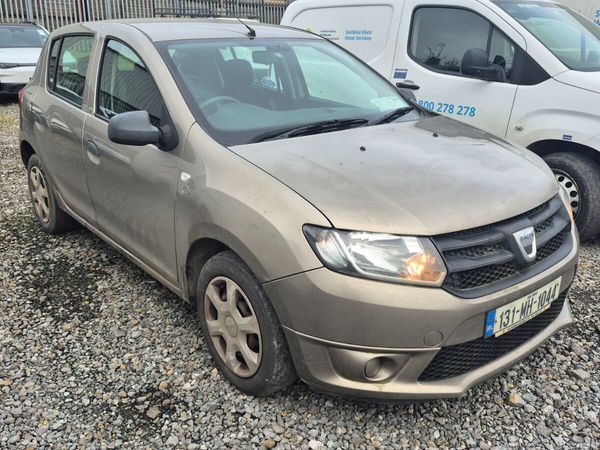 Dacia Sandero Hatchback, Petrol, 2013, Gold