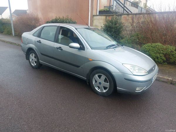 Ford Focus Saloon, Petrol, 2005, Silver