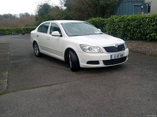 Skoda Octavia Hatchback, Diesel, 2012, White