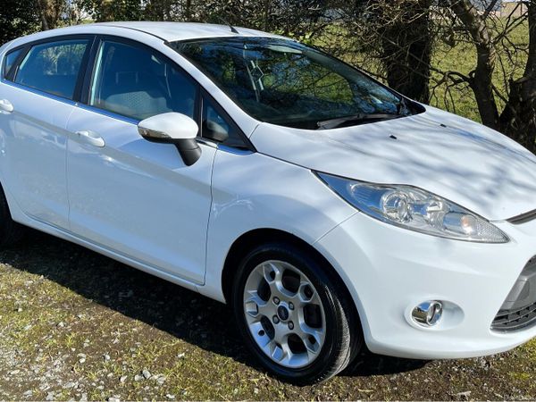 Ford Fiesta Hatchback, Petrol, 2012, White