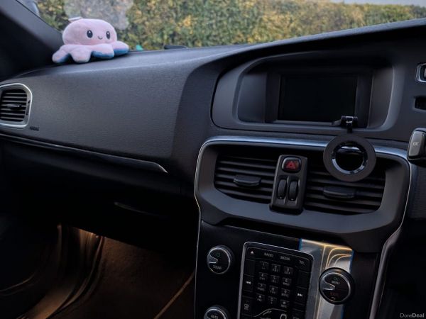 Volvo V40 Hatchback, Diesel, 2015, Red