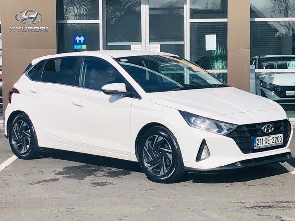 Hyundai i20 Hatchback, Petrol, 2021, White