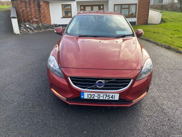 Volvo V40 Hatchback, Diesel, 2013, Red