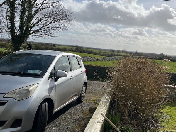 Toyota Verso-S MPV, Petrol, 2012, Silver