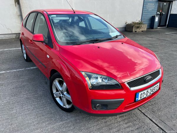 Ford Focus Hatchback, Petrol, 2007, Red