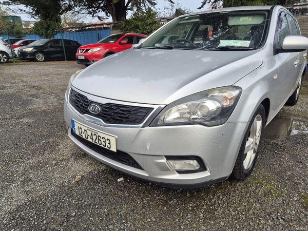 Kia Ceed Hatchback, Diesel, 2012, Silver