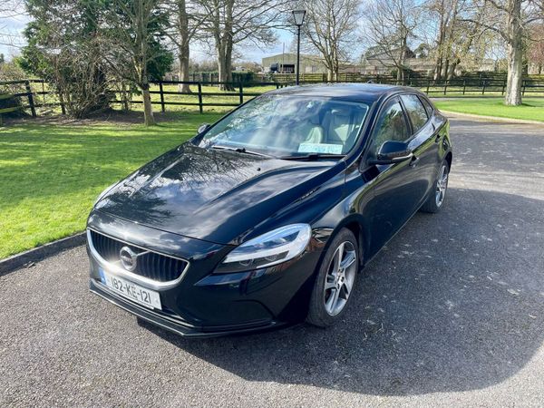 Volvo V40 Hatchback, Diesel, 2018, Black