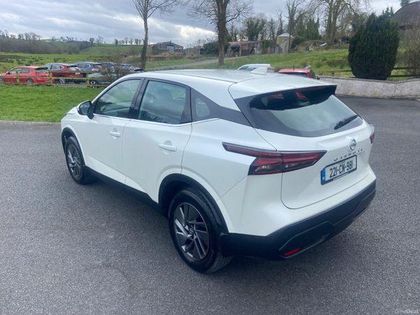Nissan Qashqai MPV, Petrol, 2022, White