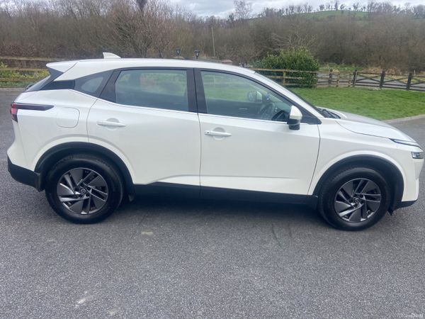 Nissan Qashqai MPV, Petrol, 2022, White