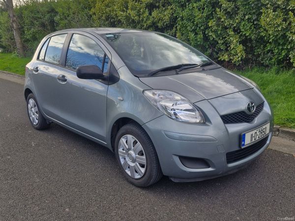Toyota Yaris Hatchback, Petrol, 2011, Silver