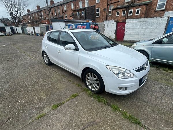 Hyundai i30 Hatchback, Petrol, 2008, White