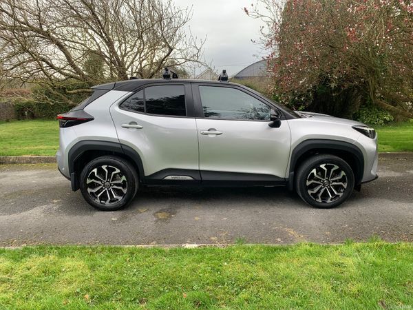 Toyota Yaris Cross Hatchback, Petrol Hybrid, 2023, Grey