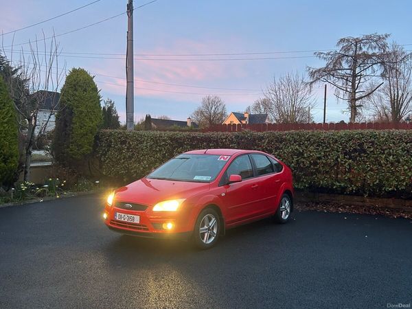 Ford Focus Hatchback, Petrol, 2008, Red