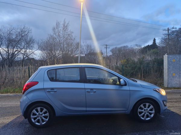 Hyundai i20 Hatchback, Diesel, 2014, Blue