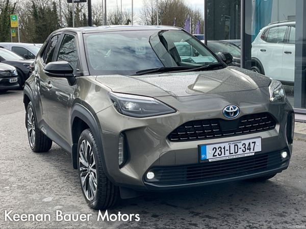 Toyota Yaris Hatchback, Petrol Hybrid, 2023, Green