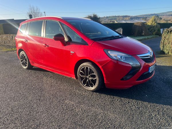 Vauxhall Zafira MPV, Diesel, 2013, Red