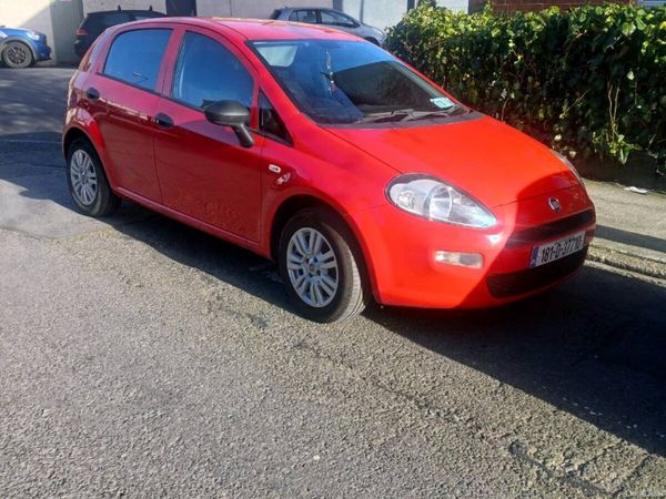 Fiat Punto MPV, Petrol, 2018, Red