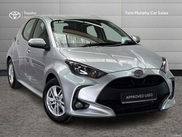 Toyota Yaris Hatchback, Petrol Hybrid, 2025, Silver