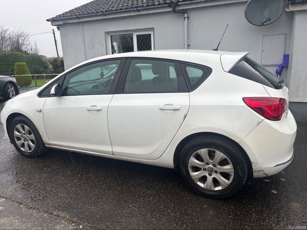 Vauxhall Astra Hatchback, Diesel, 2015, White
